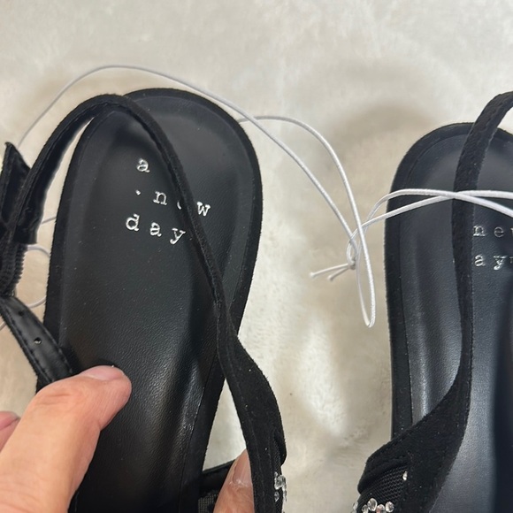 A New Day Black and White Geometric Heels Slingback - Picture 4 of 13